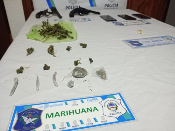 La Costa: Personal de Drogas Ilicitas secuestro tras allanamiento marihuana, cocaína y armas