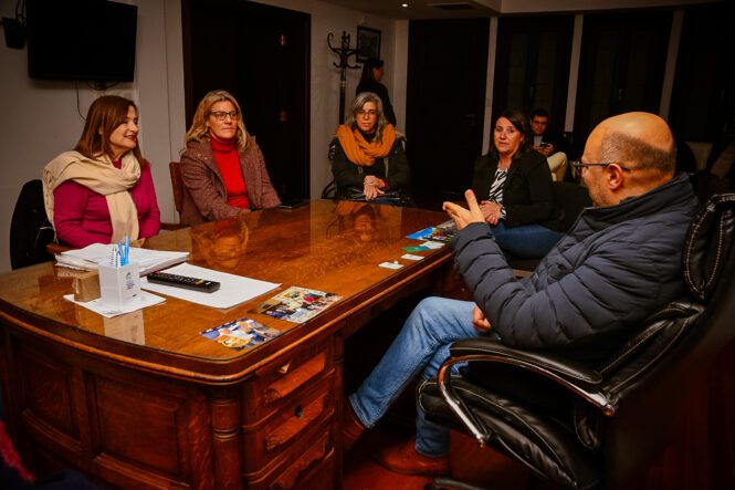 EL INTENDENTE REINO RECIBIÓ A LA MINISTRA DE MUJERES Y DIVERSIDAD DE LA PROVINCIA ESTELA DIAZ