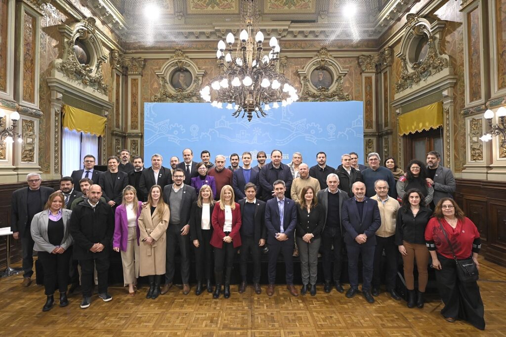 Walter Wini participo de la firma del acuerdo entre Provincia y el Consejo Federal de Inversiones 1