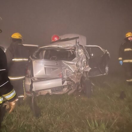 Choque entre un colectivo y un auto en la Ruta N° 2