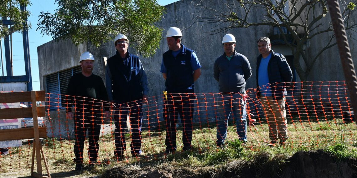 El intendente Walter Wischnivetzky recorrio las obras de ABSA en la planta depuradora de Coronel Vidal