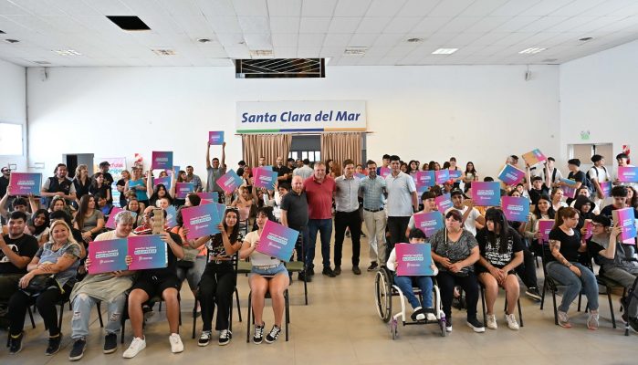 Mar Chiquita: Conectar Igualdad Bonaerense: 98 estudiantes recibieron sus computadoras