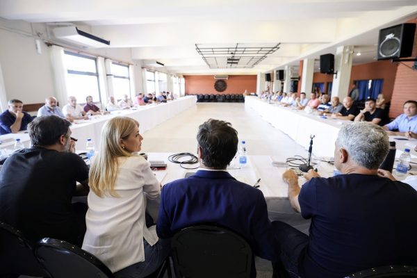 Kicillof se reunió con intendentes bonaerenses en Villa Gesell